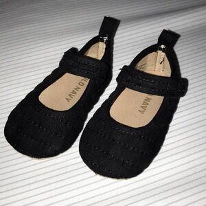 Old Navy black baby Mary Jane shoes, size 0-3m